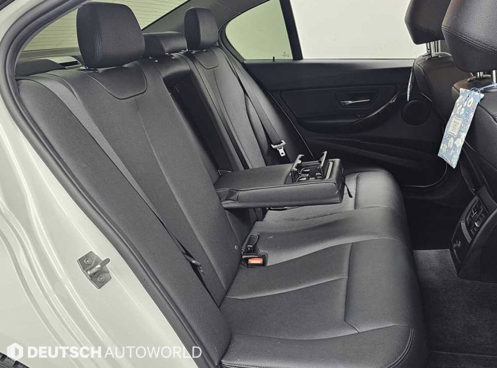 BMW 3시리즈 320d 사진 12