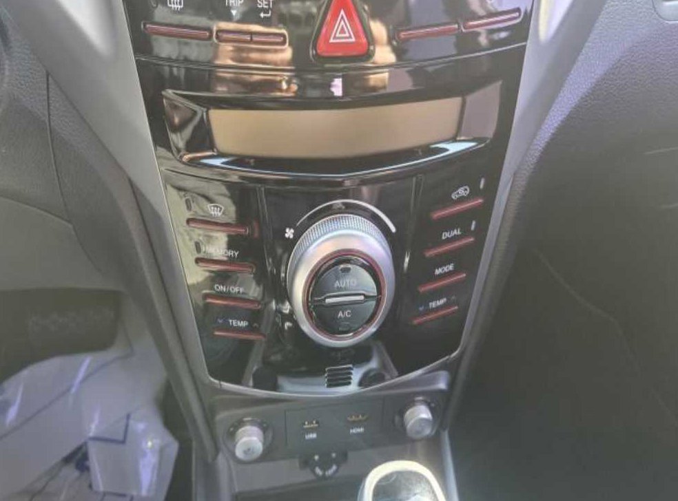 KG모빌리티(쌍용)  티볼리 디젤 2WD 1.6 VX 사진 14