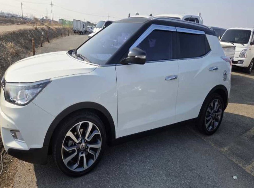 KG모빌리티(쌍용)  티볼리 디젤 2WD 1.6 VX 사진 3