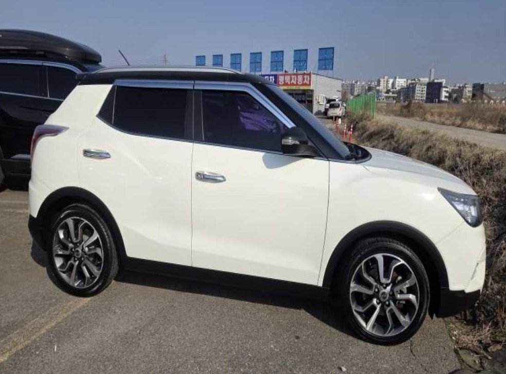 KG모빌리티(쌍용)  티볼리 디젤 2WD 1.6 VX 사진 4