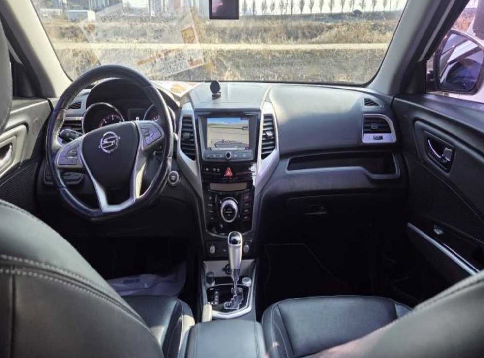 KG모빌리티(쌍용)  티볼리 디젤 2WD 1.6 VX 사진 6