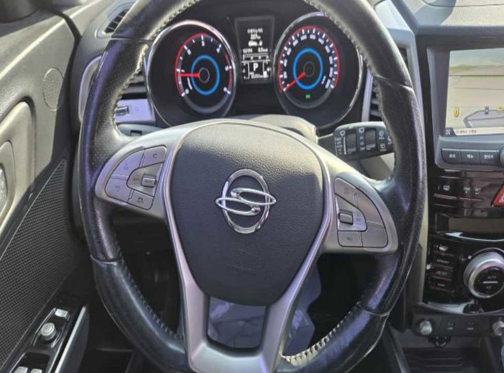 KG모빌리티(쌍용)  티볼리 디젤 2WD 1.6 VX 사진 7
