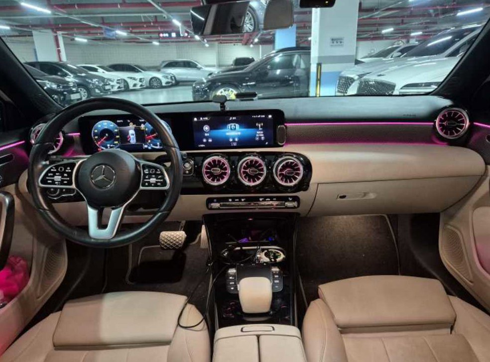 벤츠 A 클래스 A220 해치백 사진 7