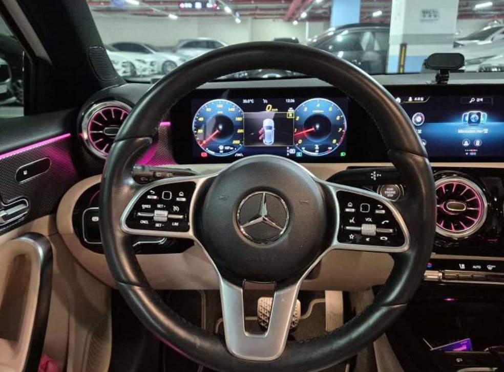 벤츠 A 클래스 A220 해치백 사진 8