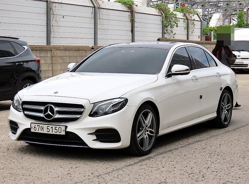 벤츠 E 클래스 E300 AMG LINE 사진 2