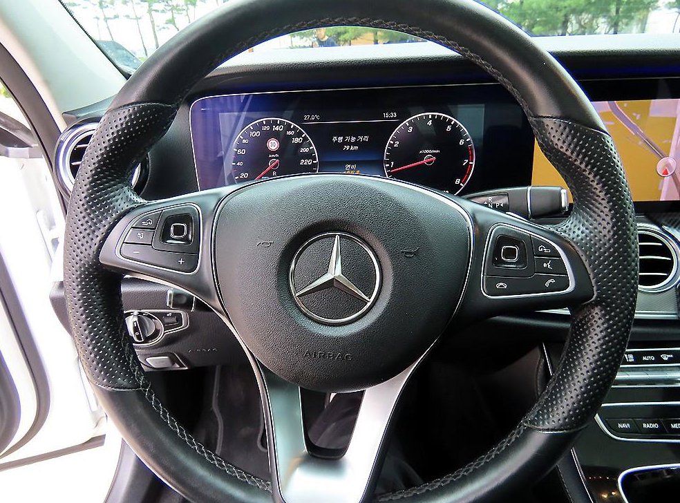 벤츠 E 클래스 E300 AMG LINE 사진 8