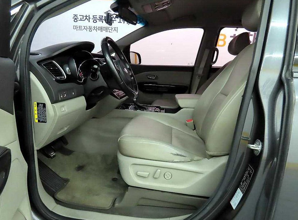 기아 카니발 디젤 9인승 프레스티지 사진 5