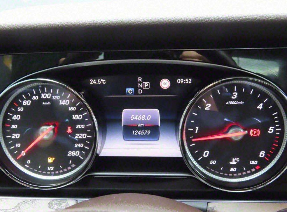 벤츠 E 클래스 E220d 익스클루시브 사진 11