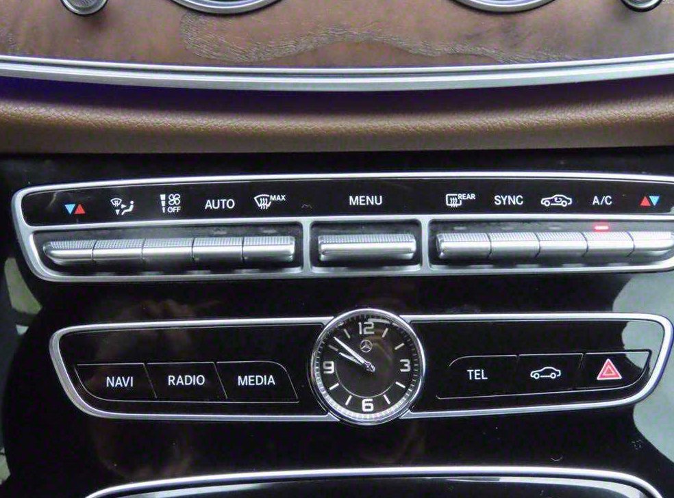벤츠 E 클래스 E220d 익스클루시브 사진 16
