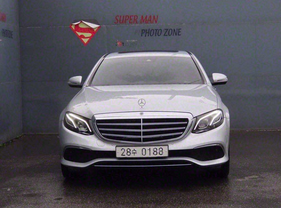 벤츠 E 클래스 E220d 익스클루시브 사진 2