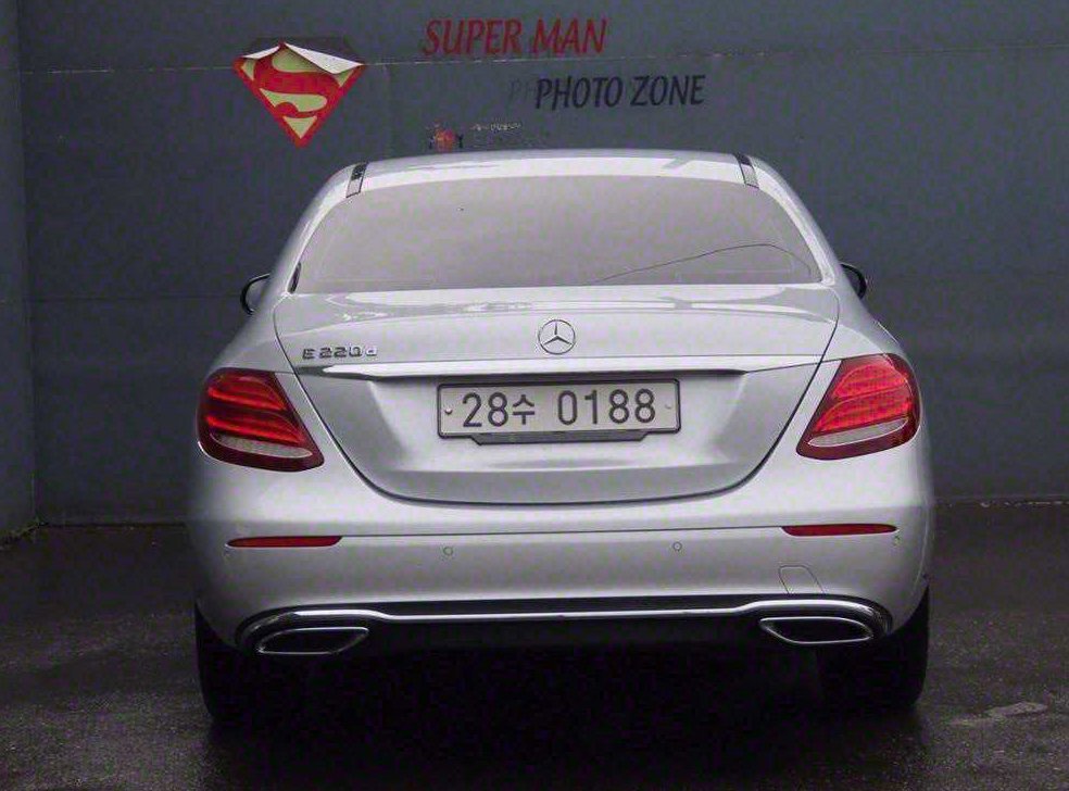 벤츠 E 클래스 E220d 익스클루시브 사진 3