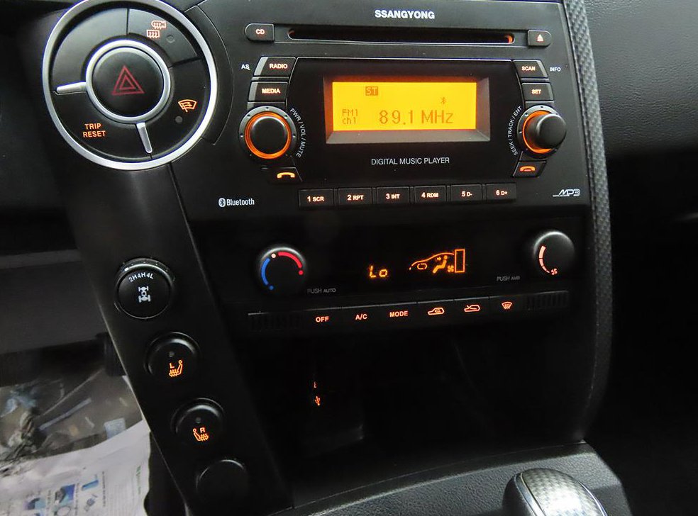 KG모빌리티(쌍용)  코란도 디젤 4WD 어드벤처 60TH 에디션 사진 8