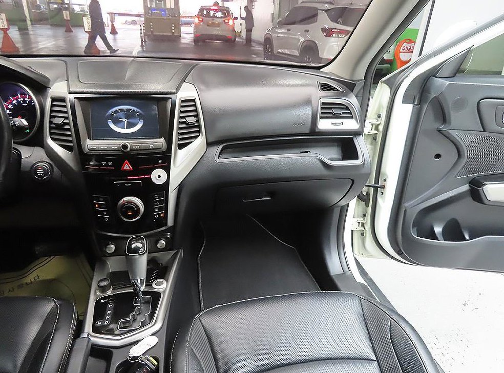KG모빌리티(쌍용)  티볼리 디젤 2WD 1.6 VX 사진 11
