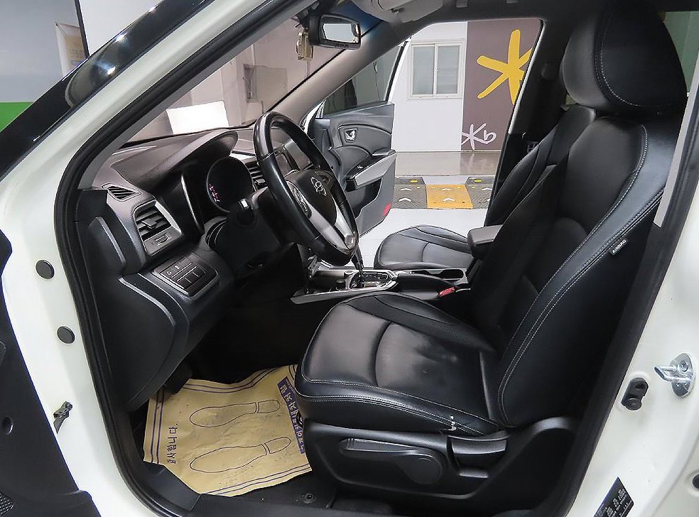 KG모빌리티(쌍용)  티볼리 디젤 2WD 1.6 VX 사진 16