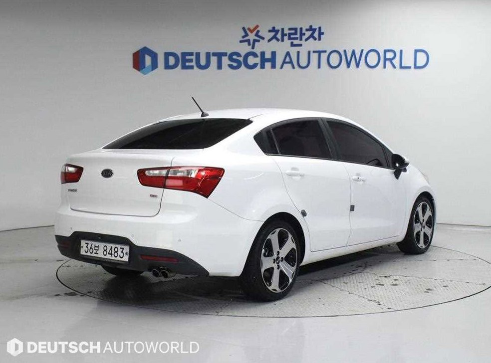 기아 프라이드 4DR 1.6GDI 프레스티지 사진 3