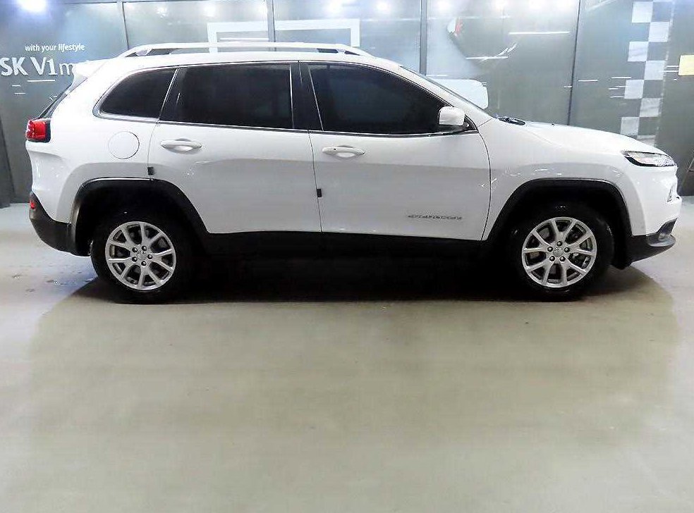 지프 체로키 2.4 론지튜드 AWD 사진 3