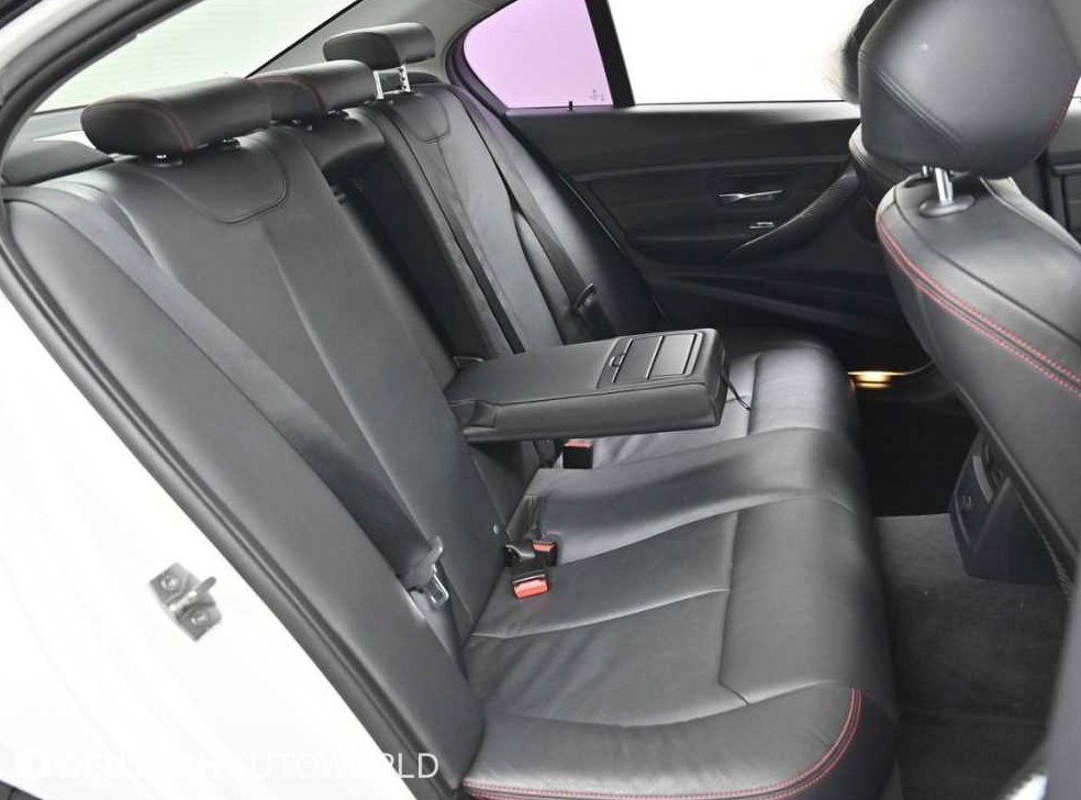 BMW 3시리즈 320i 사진 12
