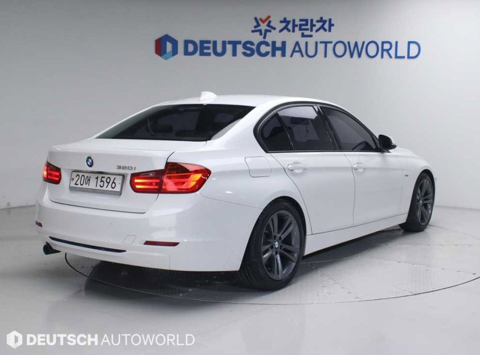 BMW 3시리즈 320i 사진 2