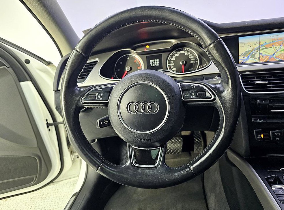 아우디 A4 30 TDI 사진 12