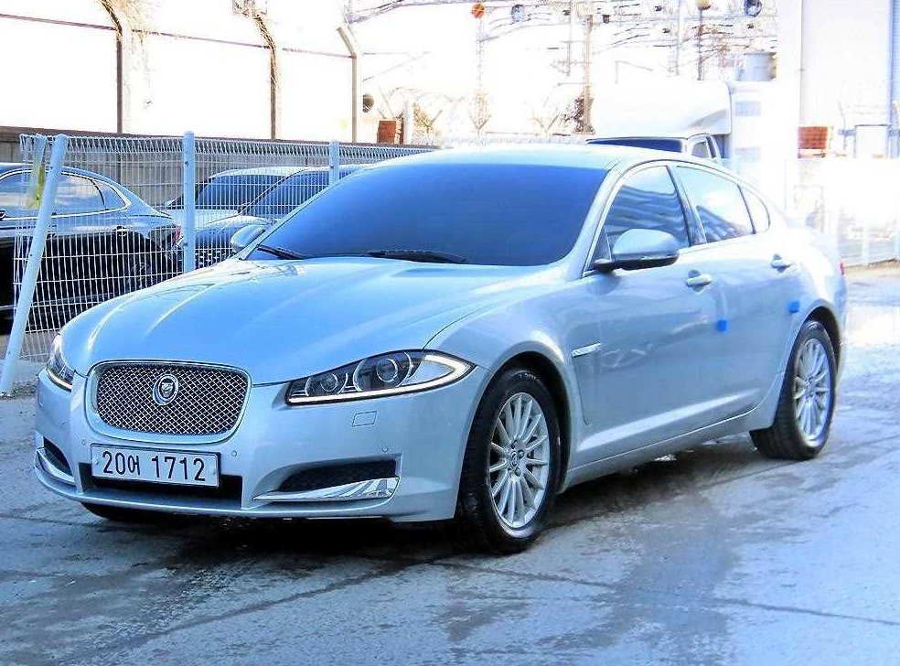재규어 XF 2.0 사진 2