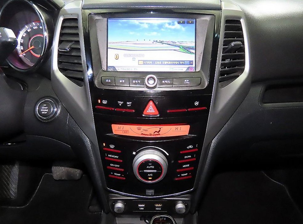KG모빌리티(쌍용)  티볼리 디젤 2WD 1.6 LX 사진 11