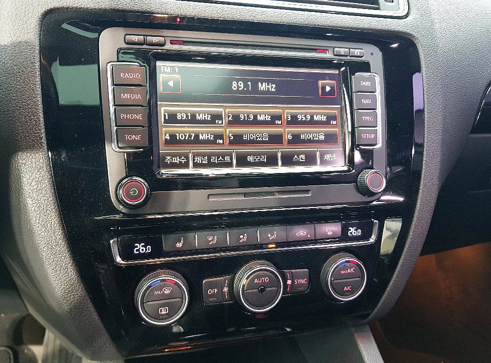 폭스바겐 제타 2.0 TDI 블루모션 프리미엄 사진 13