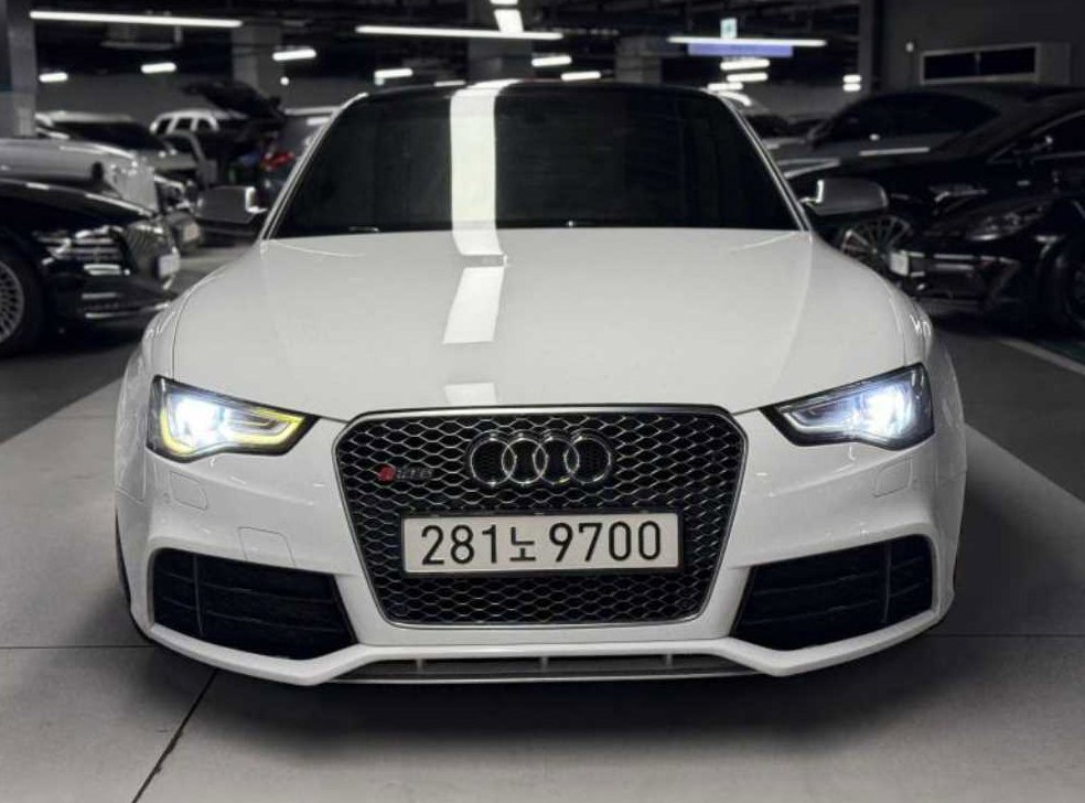 아우디 RS5 4.2 FSI 콰트로