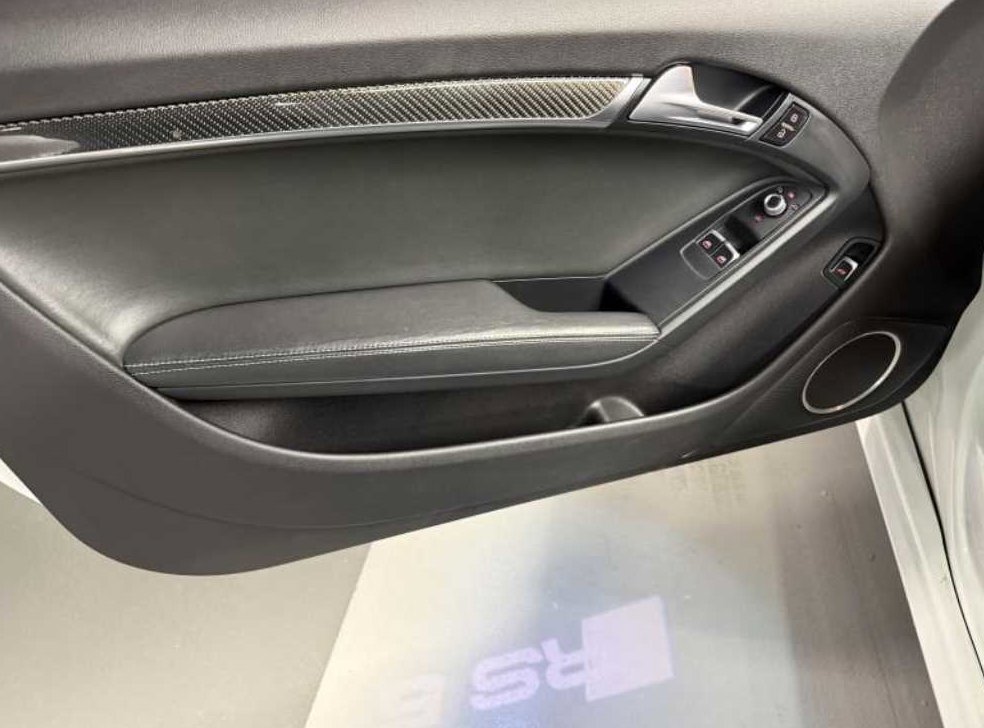 아우디 RS5 4.2 FSI 콰트로 사진 17