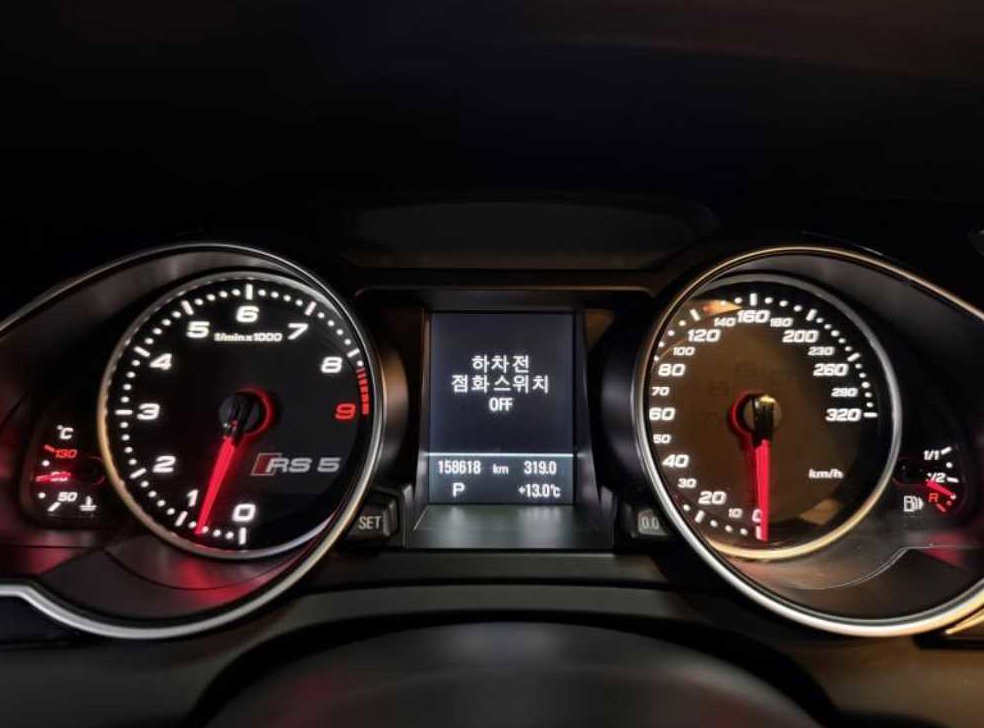 아우디 RS5 4.2 FSI 콰트로 사진 6