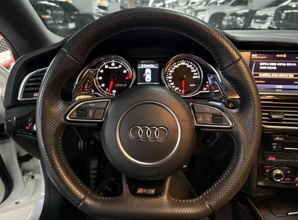 아우디 RS5 4.2 FSI 콰트로 사진 8