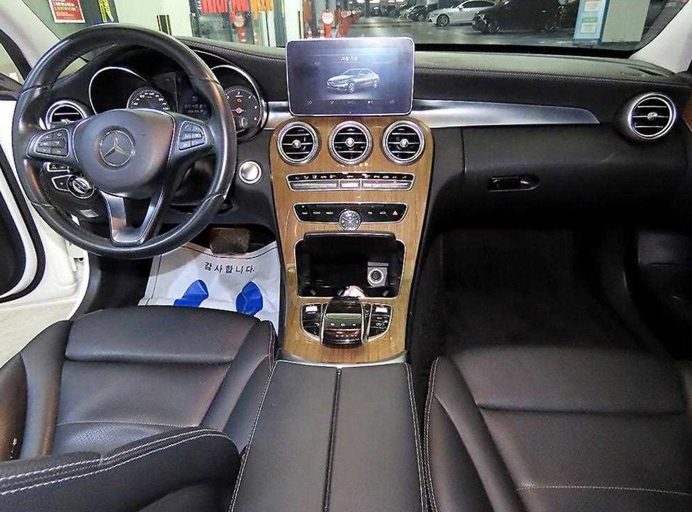 벤츠 C 클래스 C220 블루텍 익스클루시브 사진 10