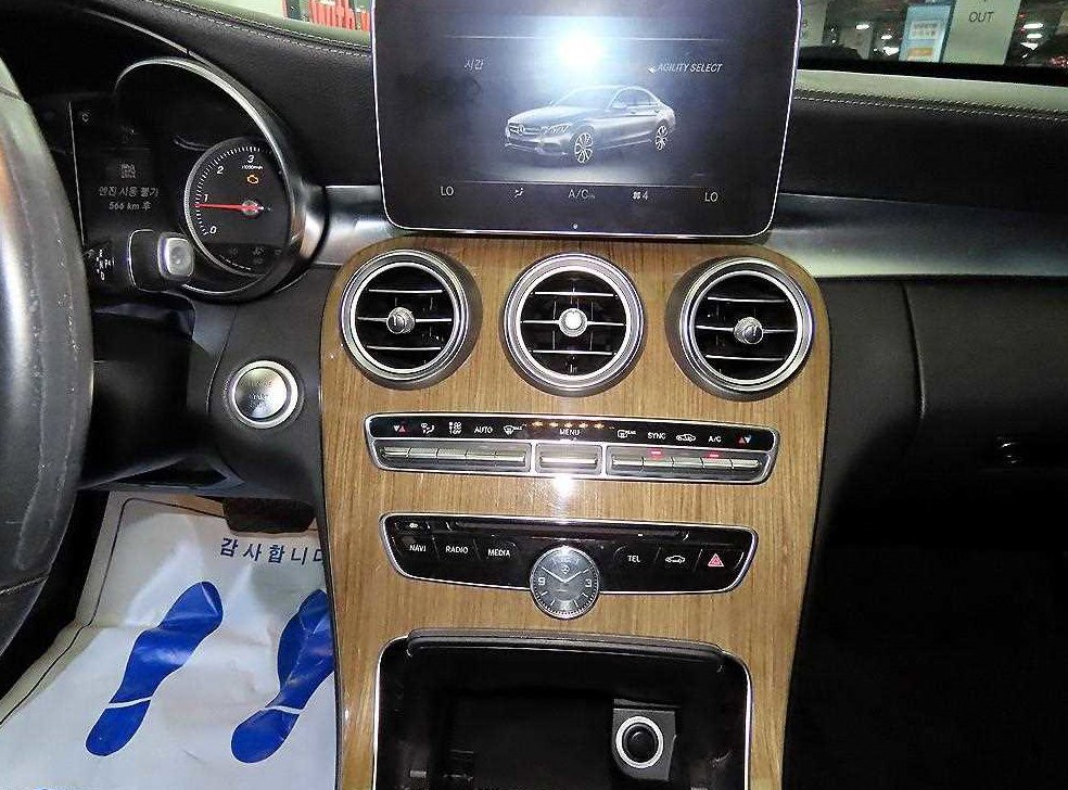벤츠 C 클래스 C220 블루텍 익스클루시브 사진 11