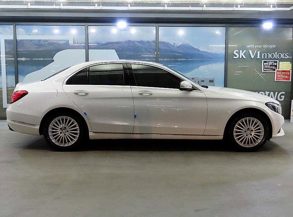 벤츠 C 클래스 C220 블루텍 익스클루시브 사진 3