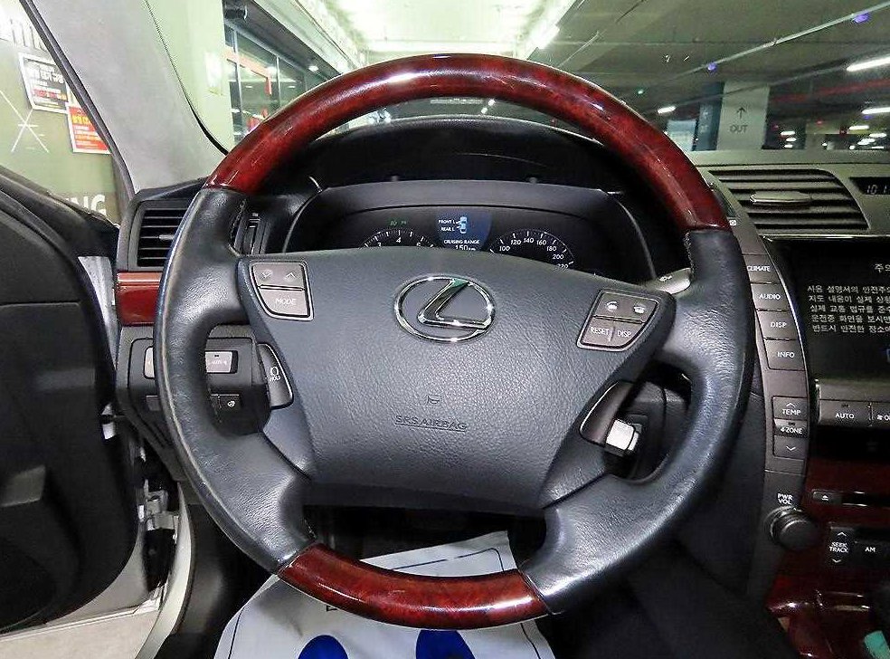 렉서스 LS AWD 사진 8