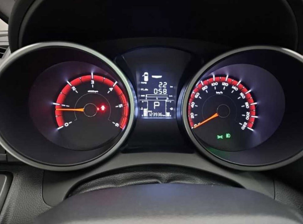 KG모빌리티(쌍용)  티볼리 2WD 디젤 1.6 IX 사진 6
