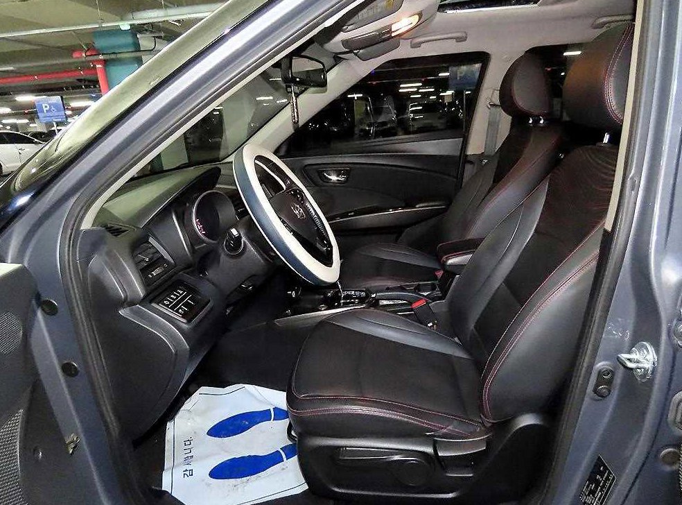 KG모빌리티(쌍용)  티볼리 4WD 디젤 1.6 IX 사진 6