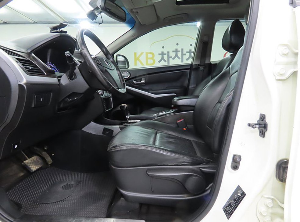 KG모빌리티(쌍용)  코란도 2WD 2.0 어드벤처 사진 5