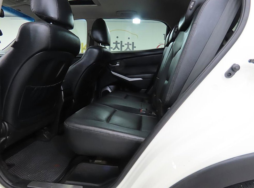 KG모빌리티(쌍용)  코란도 2WD 2.0 어드벤처 사진 6