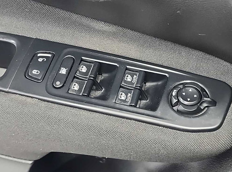 지프 레니게이드 2.0 디젤 론지튜드 AWD 사진 17