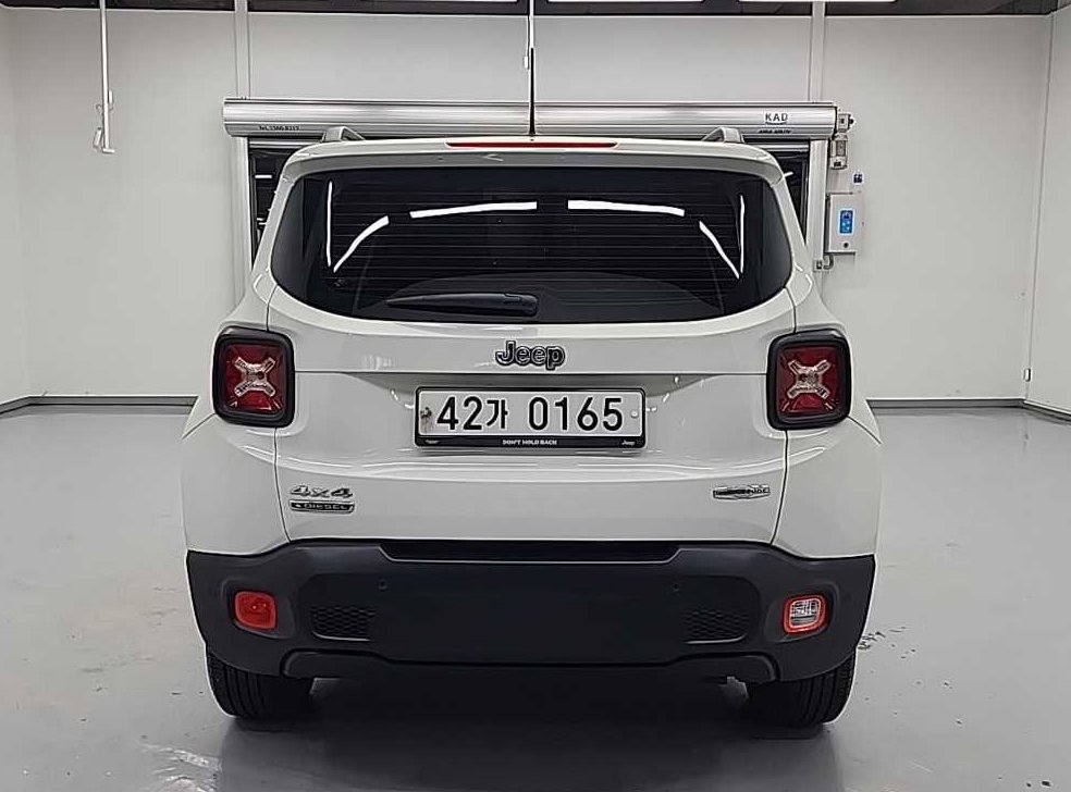 지프 레니게이드 2.0 디젤 론지튜드 AWD 사진 3