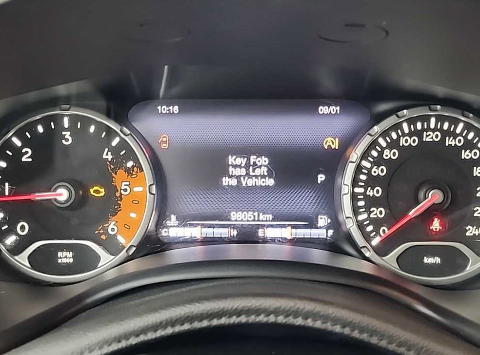 지프 레니게이드 2.0 디젤 론지튜드 AWD 사진 6