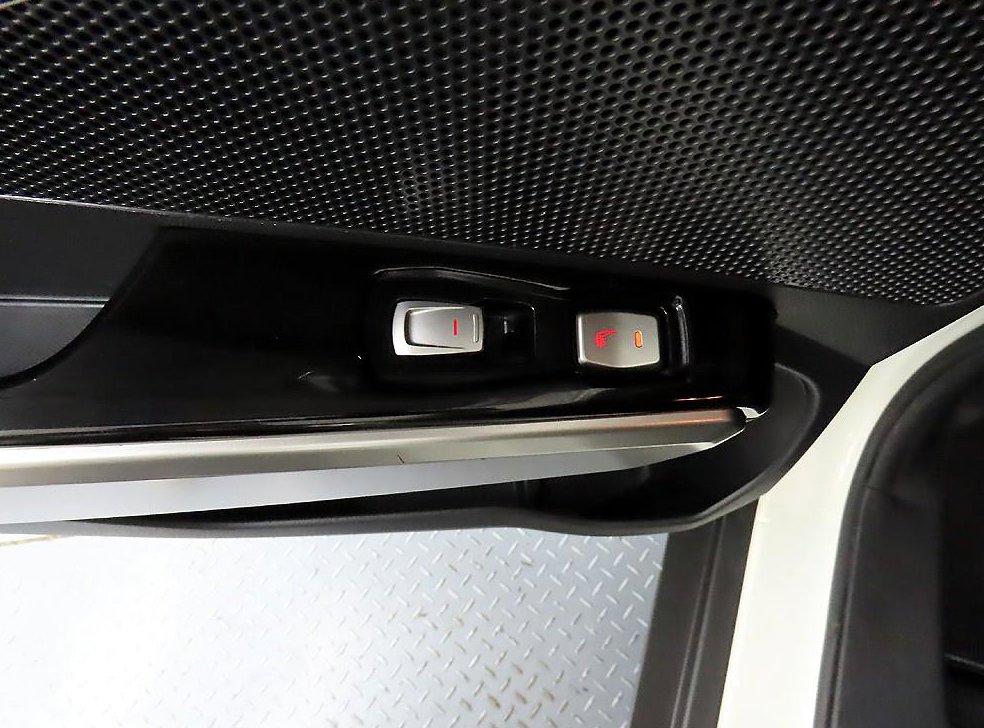 KG모빌리티(쌍용)  티볼리 디젤 2WD 1.6 LX 사진 12