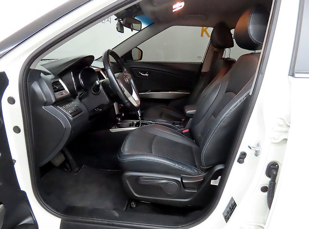 KG모빌리티(쌍용)  티볼리 디젤 2WD 1.6 LX 사진 5