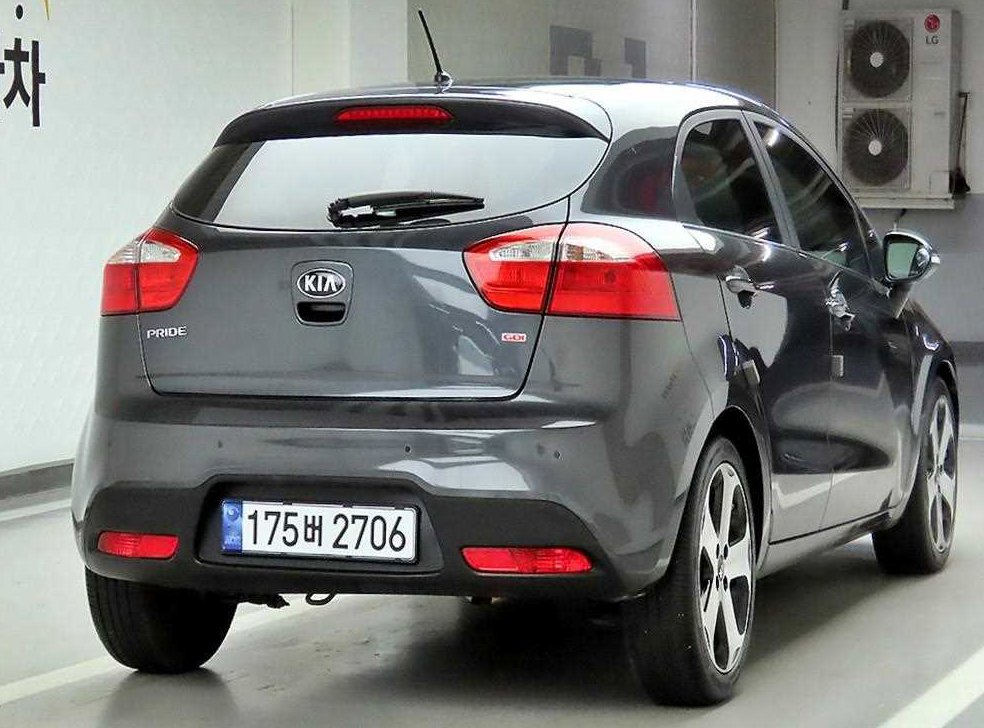 기아 프라이드 5DR 1.6GDI 프레스티지 사진 4