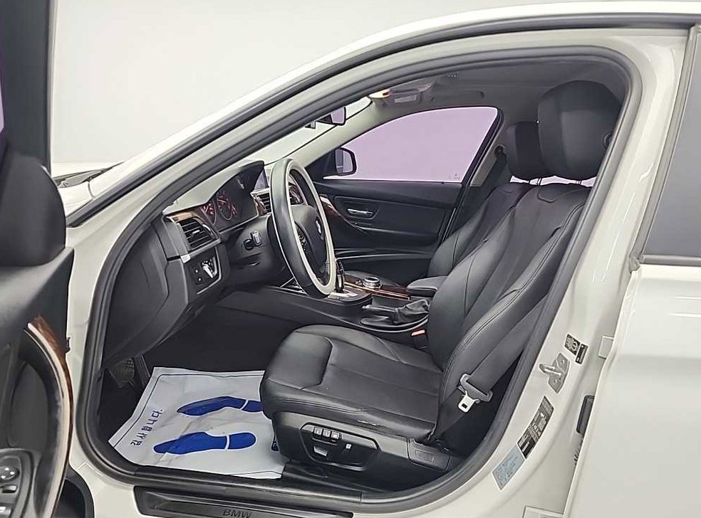 BMW 3시리즈 320d 사진 13