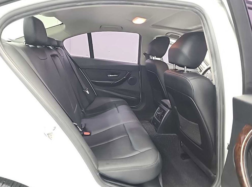 BMW 3시리즈 320d 사진 14