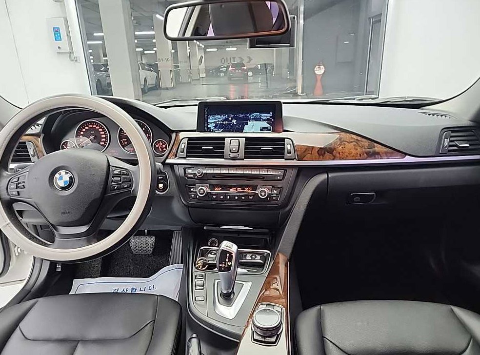 BMW 3시리즈 320d 사진 15