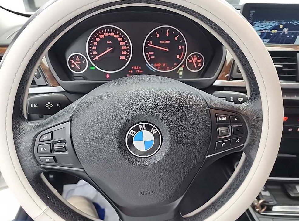 BMW 3시리즈 320d 사진 9