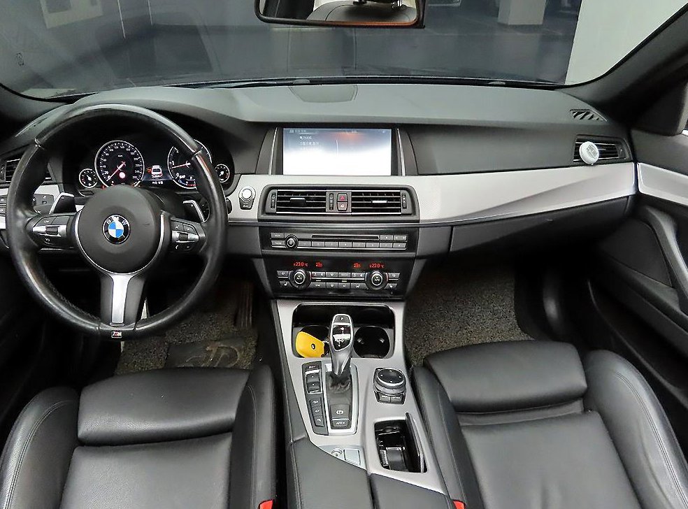 BMW 5시리즈 530d xDrive 사진 8