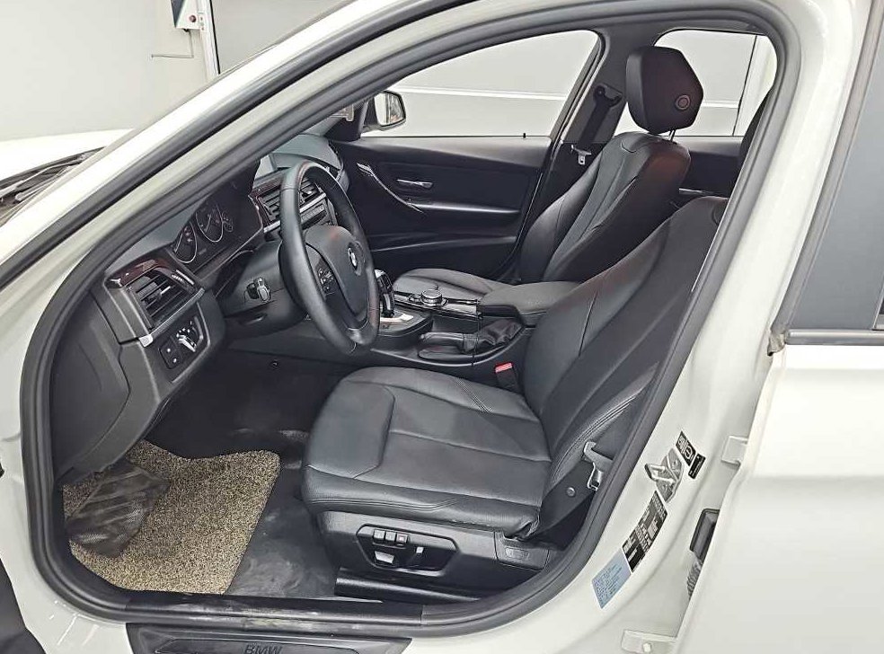 BMW 3시리즈 320d 사진 11